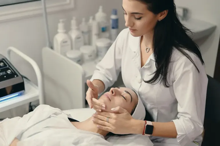 Imagem de capa: Marketing digital para clínica estética