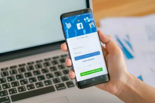 Imagem de capa do artigo: Por que seu concorrente está triunfando com Facebook Ads? Descubra os segredos escondidos